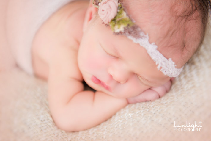 cute newborn pose for pictures