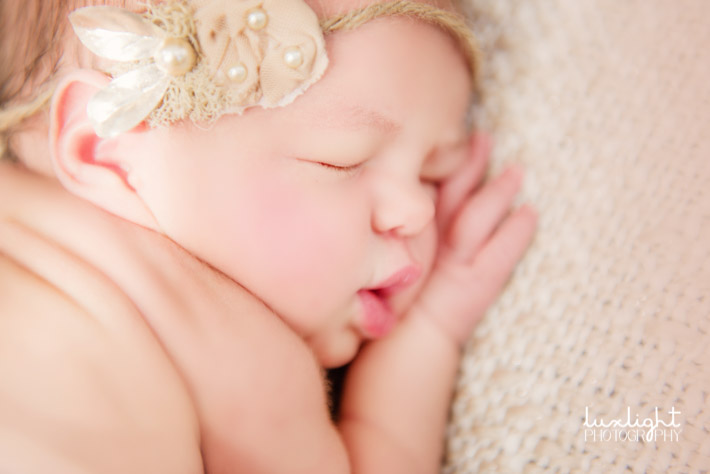 cute newborn picture idea for photography session
