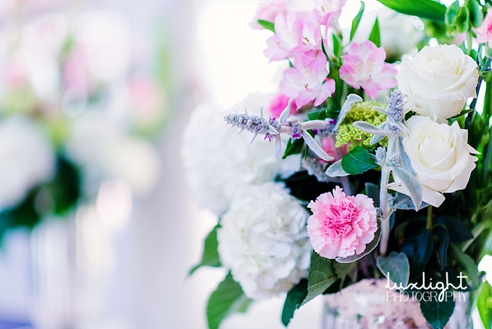 wedding reception floral bouquets