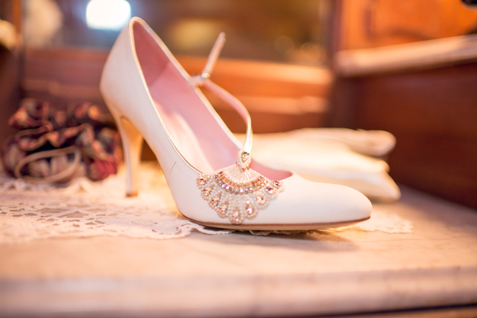 wedding-bride-shoes-lux-light-photography-16