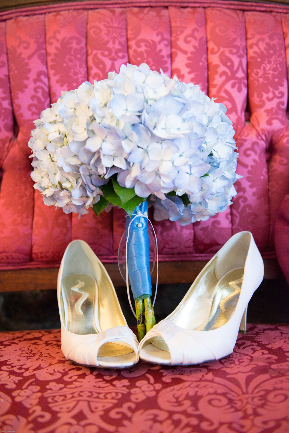 wedding-bride-shoes-lux-light-photography-28