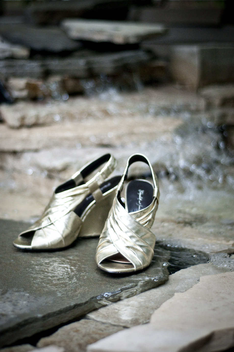 wedding-bride-shoes-lux-light-photography-34