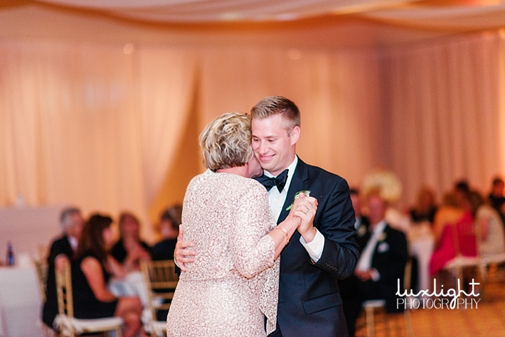 groom and mother first dance