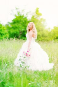 bride with peony and rose bouquet