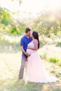 couples maternity photographer in northern michigan