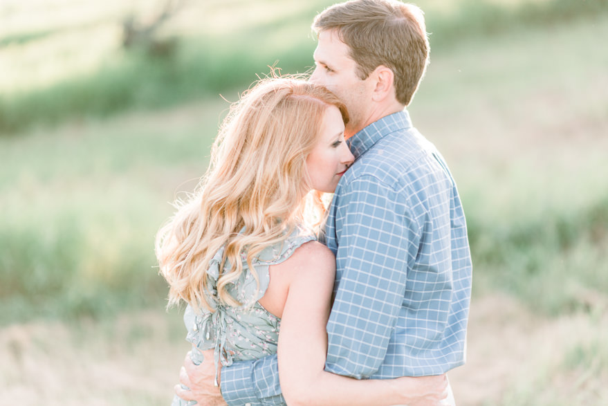 summer field and beach maternity photographer