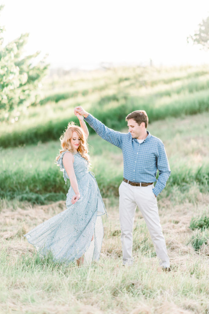 summer field and beach maternity photographer